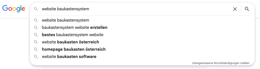 Beispiel eine Google Suche um die Suchvorschläge zu sehen für besseren SEO Content. Im Beispiel: Website Baukastensystem